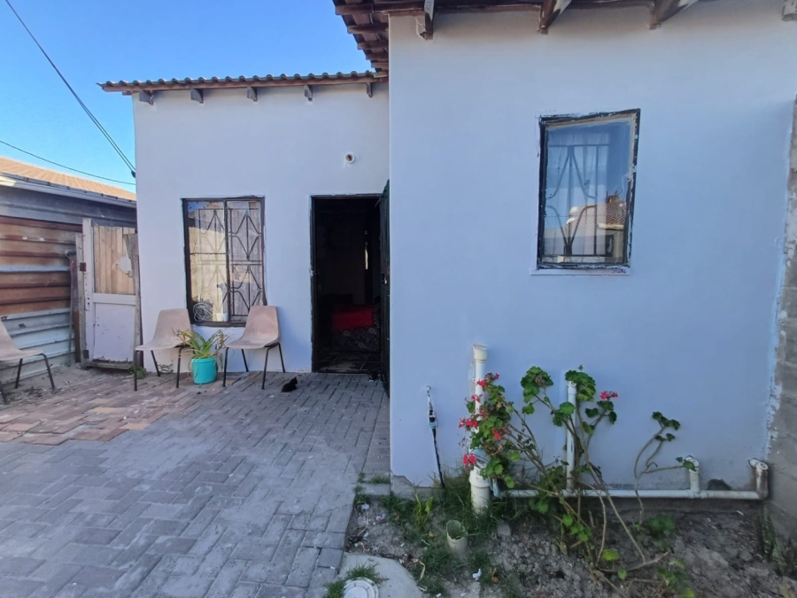 2 Bedroom Property for Sale in Delft South Western Cape